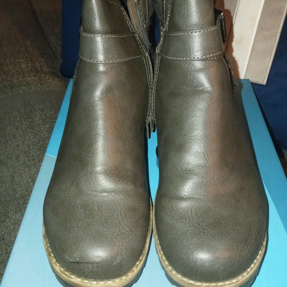 Clearance Woman's boots - TODAY ONLY